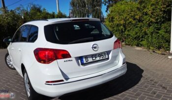 Opel Astra 1.6 Sports Tourer Design Edition full