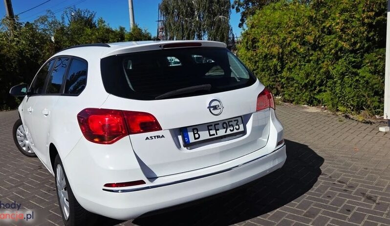 Opel Astra 1.6 Sports Tourer Design Edition full
