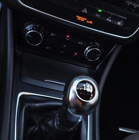 Mercedes-Benz GLA full