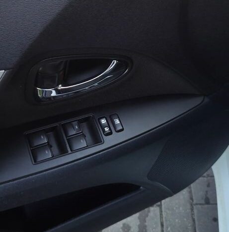 Toyota Avensis 2.0 D-4D Premium full