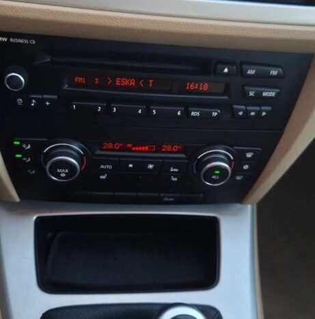 BMW Seria 3 318d DPF Touring full