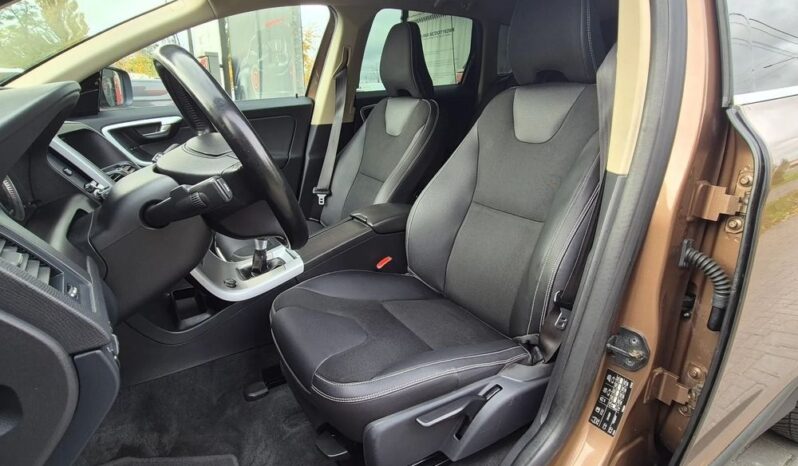 Volvo XC 60 2.4D AWD Momentum full