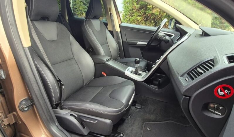 Volvo XC 60 2.4D AWD Momentum full