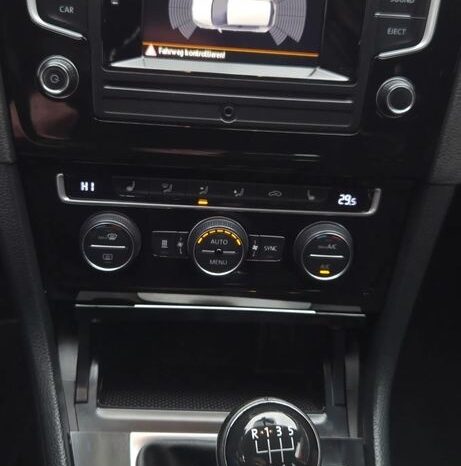 Volkswagen Golf 1.2 TSI BlueMotion Technology Cup full