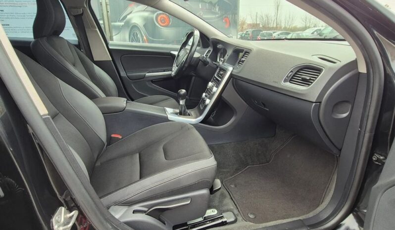 Volvo V60 D2 Kinetic full