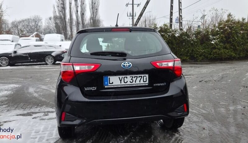 Toyota Yaris Hybrid 100 Terra full