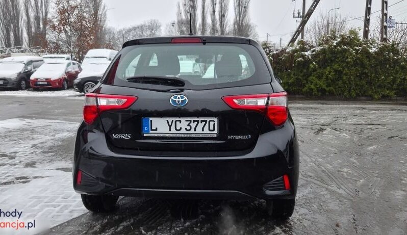 Toyota Yaris Hybrid 100 Terra full