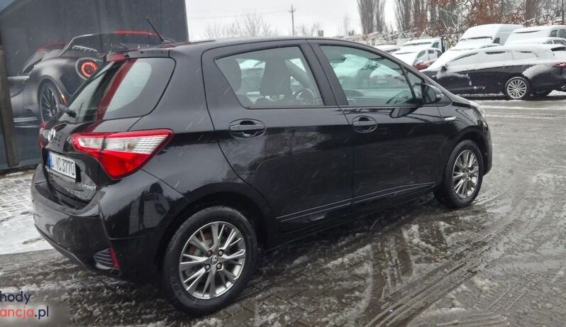 Toyota Yaris Hybrid 100 Terra full