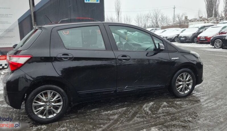 Toyota Yaris Hybrid 100 Terra full