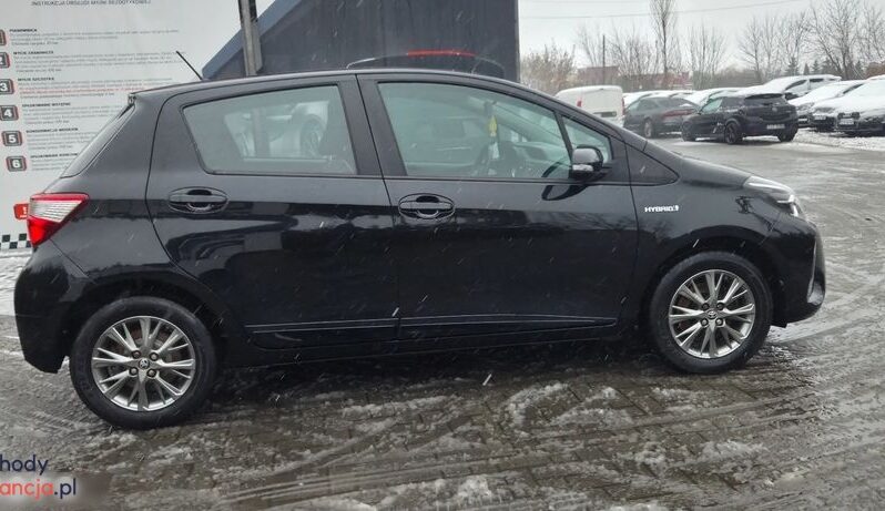 Toyota Yaris Hybrid 100 Terra full