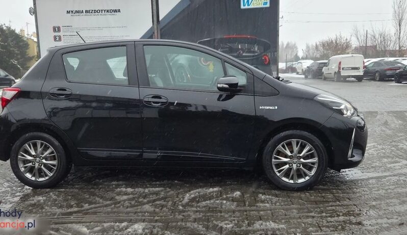 Toyota Yaris Hybrid 100 Terra full