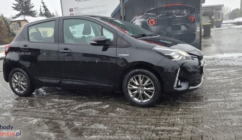 Toyota Yaris Hybrid 100 Terra full