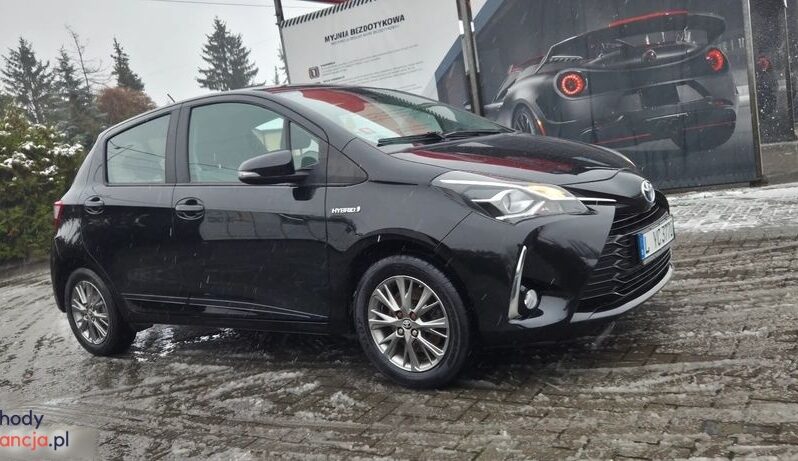 Toyota Yaris Hybrid 100 Terra full