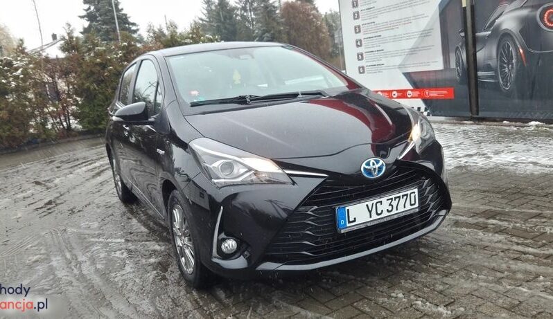 Toyota Yaris Hybrid 100 Terra full