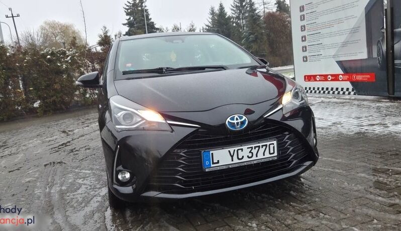 Toyota Yaris Hybrid 100 Terra full