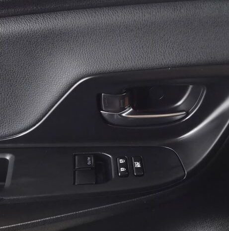 Toyota Yaris Hybrid 100 Terra full