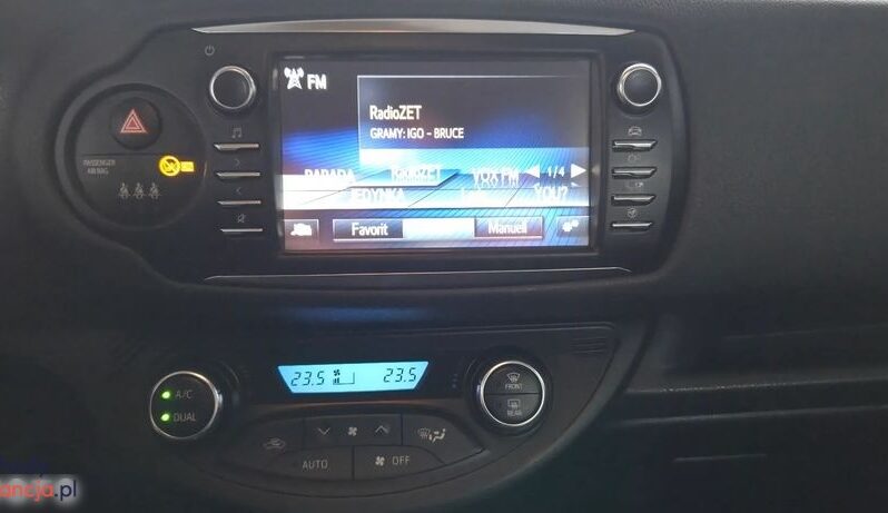 Toyota Yaris Hybrid 100 Terra full