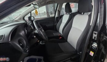 Toyota Yaris Hybrid 100 Terra full