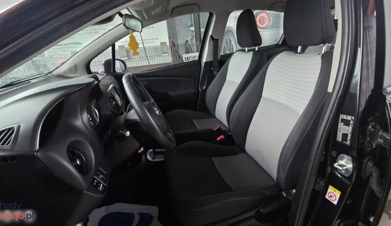 Toyota Yaris Hybrid 100 Terra full