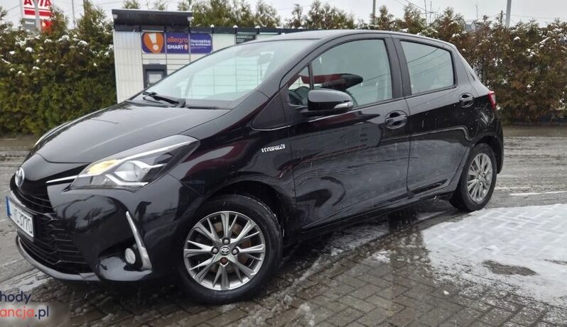 Toyota Yaris Hybrid 100 Terra full