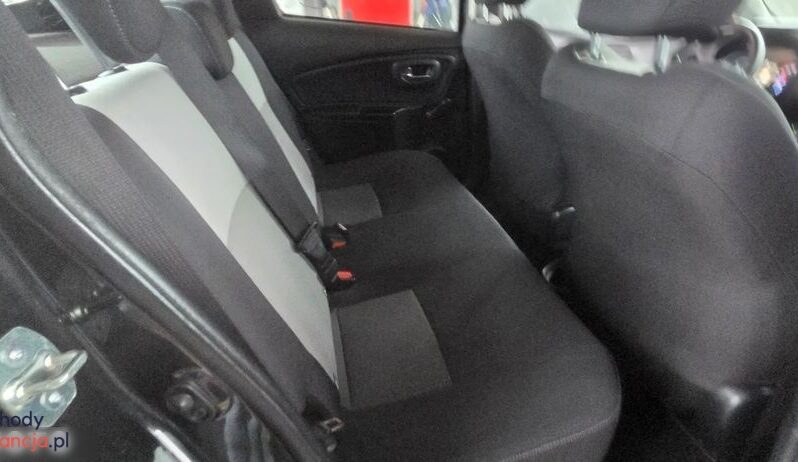 Toyota Yaris Hybrid 100 Terra full