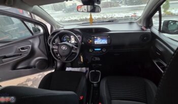 Toyota Yaris Hybrid 100 Terra full