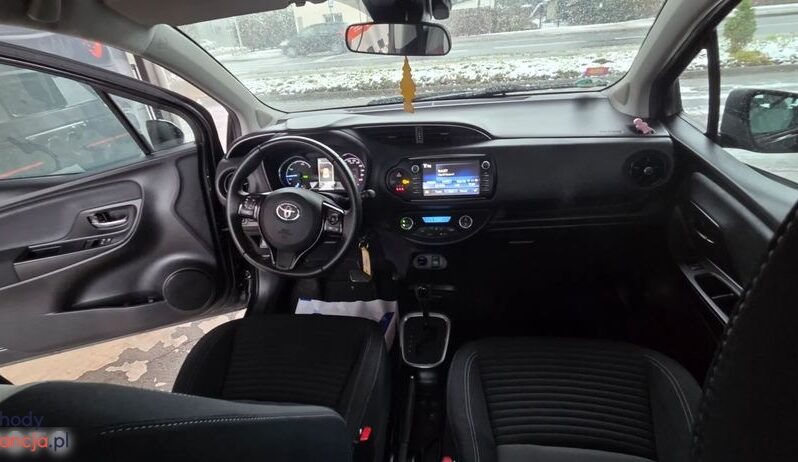 Toyota Yaris Hybrid 100 Terra full