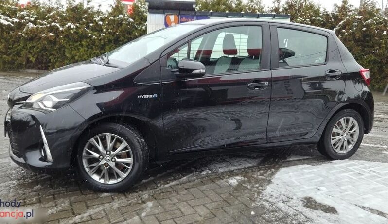 Toyota Yaris Hybrid 100 Terra full