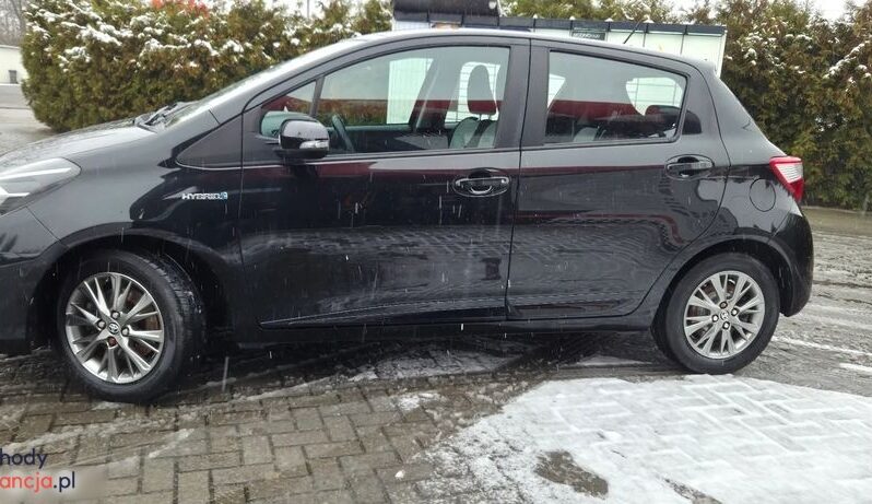 Toyota Yaris Hybrid 100 Terra full