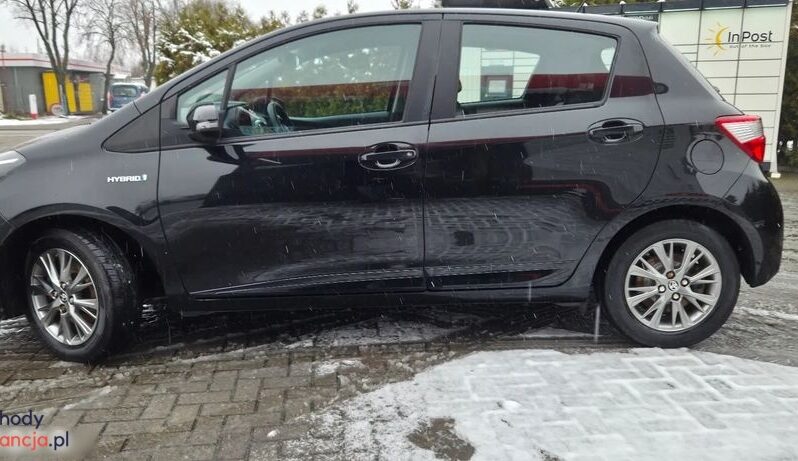 Toyota Yaris Hybrid 100 Terra full