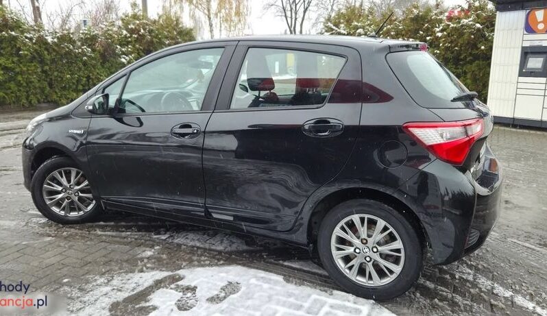 Toyota Yaris Hybrid 100 Terra full