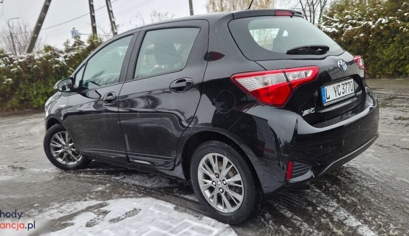 Toyota Yaris Hybrid 100 Terra full