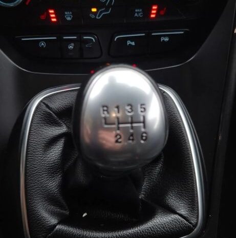 Ford Kuga 1.5 EcoBoost 2×4 ST-Line full