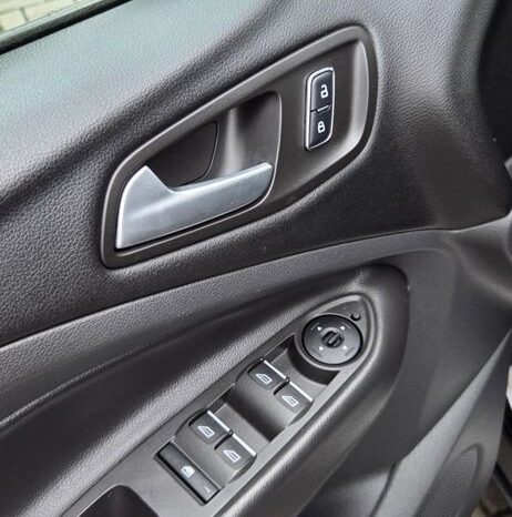Ford Kuga 2.0 TDCi 2×4 Titanium full