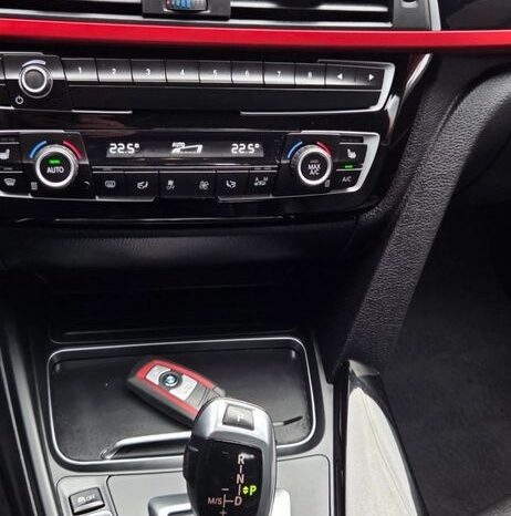 BMW Seria 3 320d Edition Luxury Line Purity full