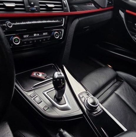 BMW Seria 3 320d Edition Luxury Line Purity full