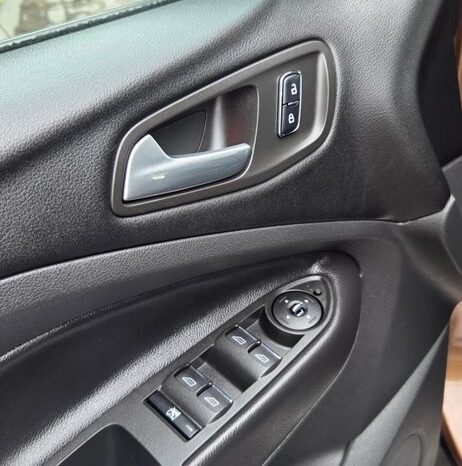 Ford Kuga 2.0 TDCi 2×4 Titanium full